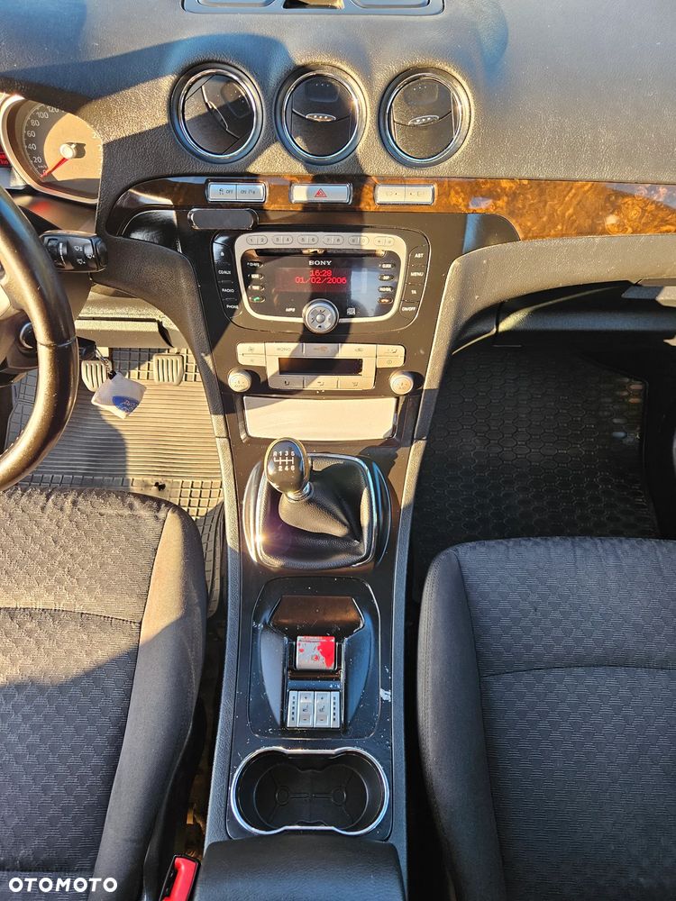 Ford Galaxy 2.0 TDCi Ghia - 12