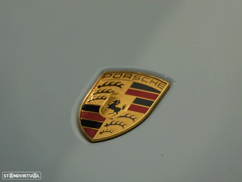 Porsche Taycan Cross Turismo 4 - 23