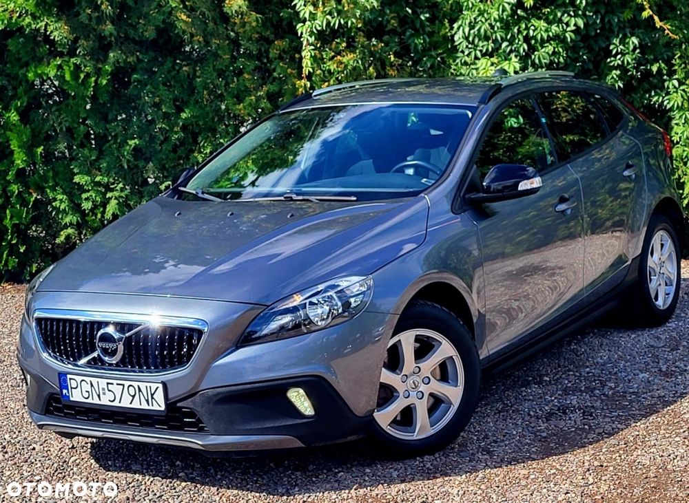 Volvo V40 Cross Country - 1