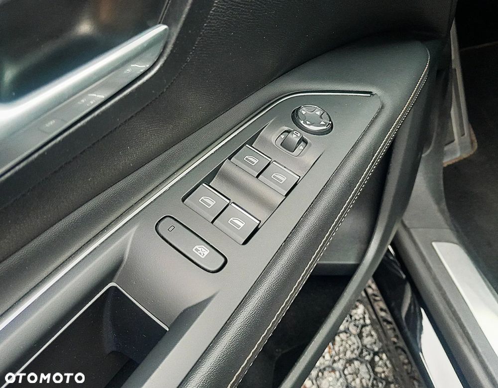 Peugeot 3008 1.6 PureTech HYbrid GT S&S EAT8 - 11