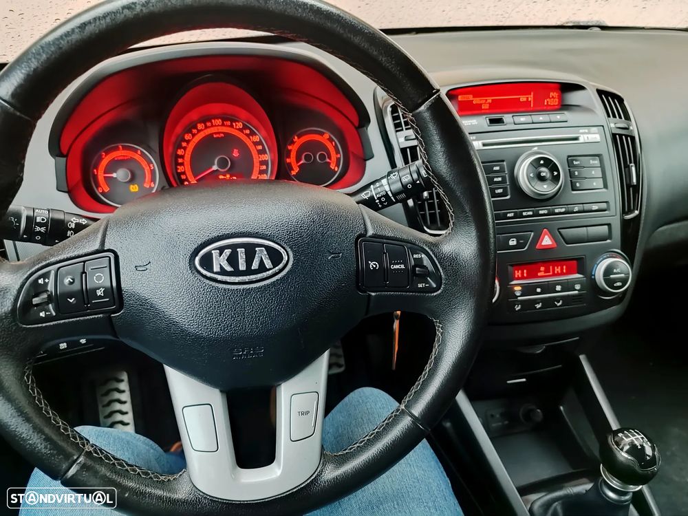 Kia Ceed SW 1.6 CRDi TX ISG - 11