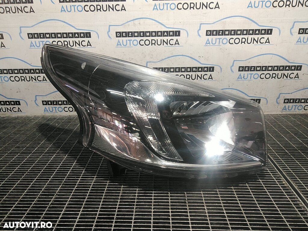 Far Dreapta Opel Vivaro B 2014 - 2018 5 Usi (1272) Fara xenon - 1