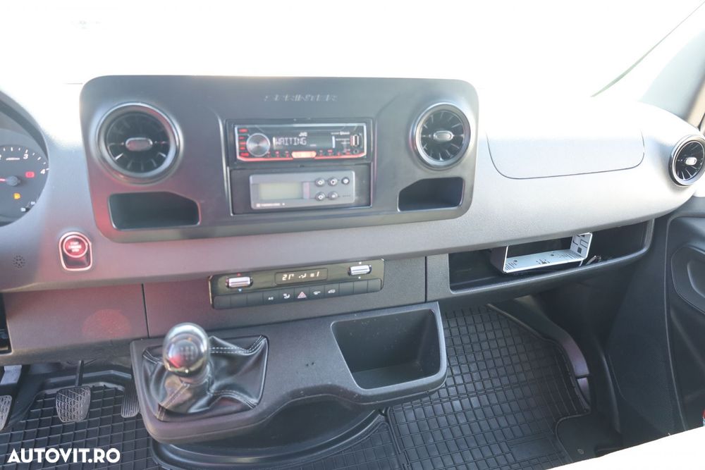 Mercedes-Benz Sprinter - 16