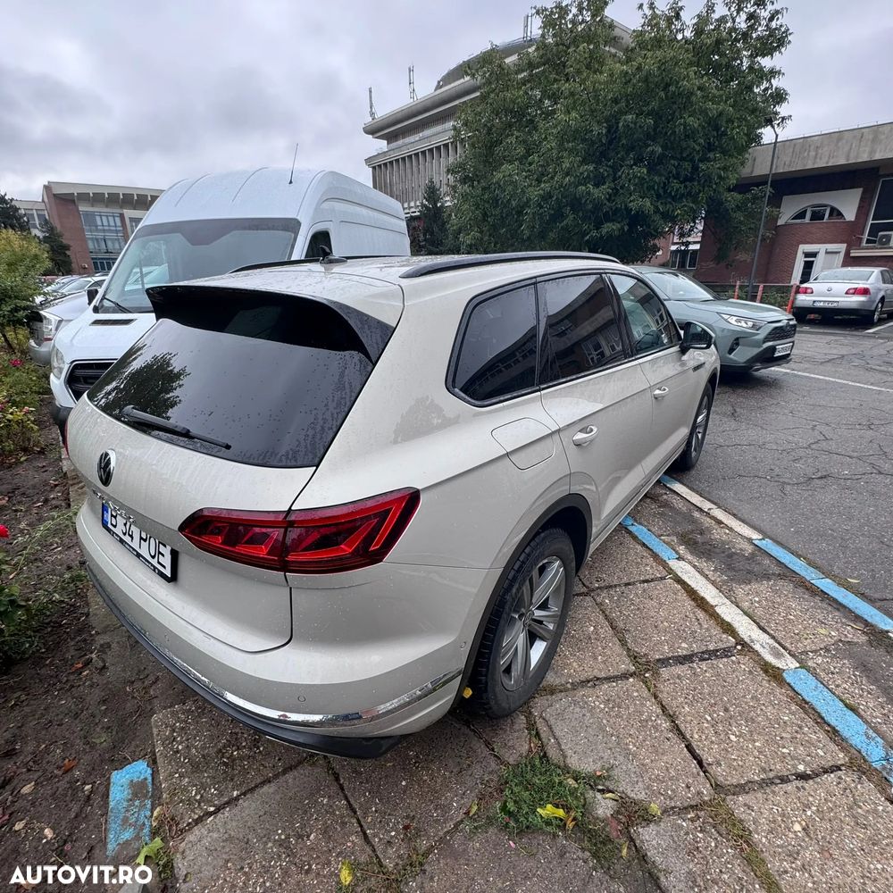 Volkswagen Touareg V6 TSI 4MOTION Elegance - 4