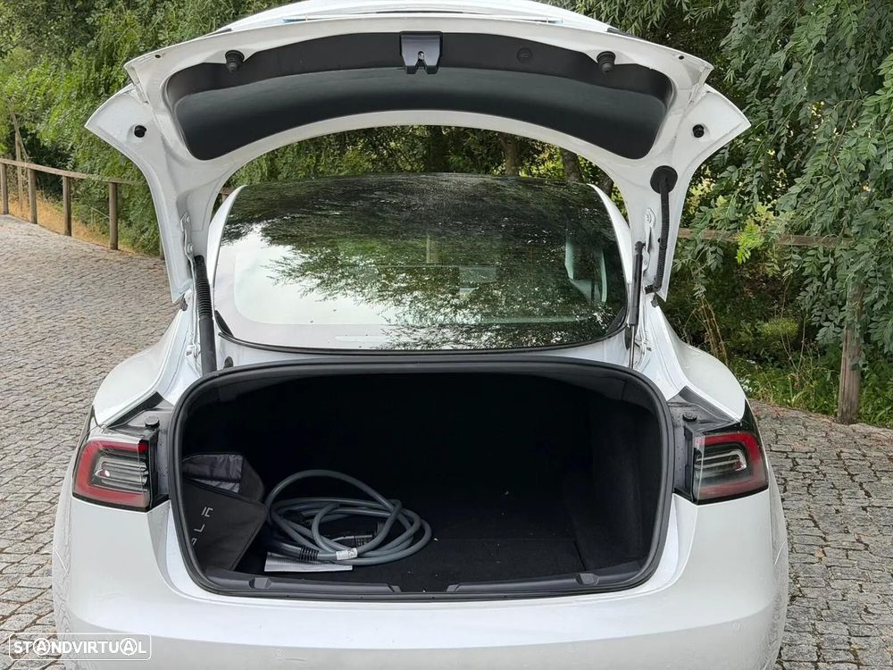 Tesla Model 3 Standard Range Plus RWD — fotografia 12