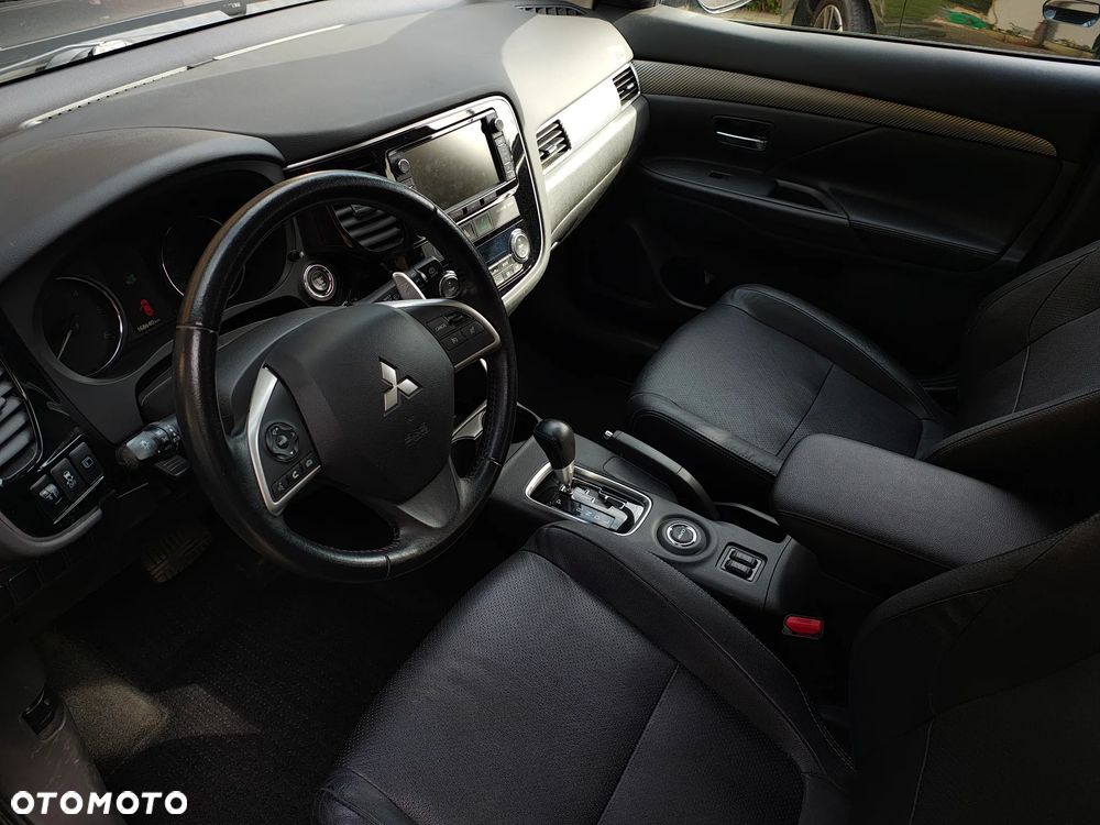 Mitsubishi Outlander - 16