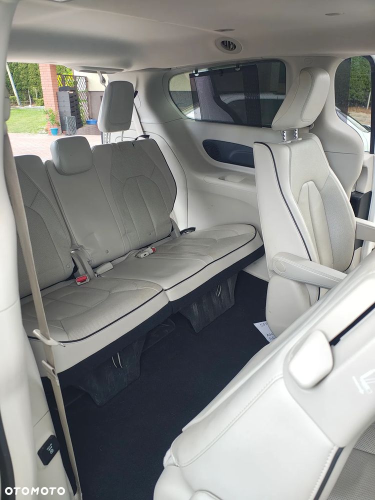 Chrysler Pacifica - 11