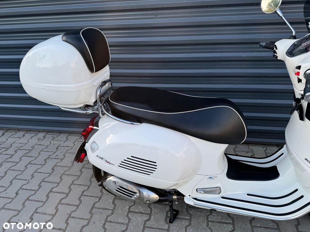 Piaggio Vespa - 16