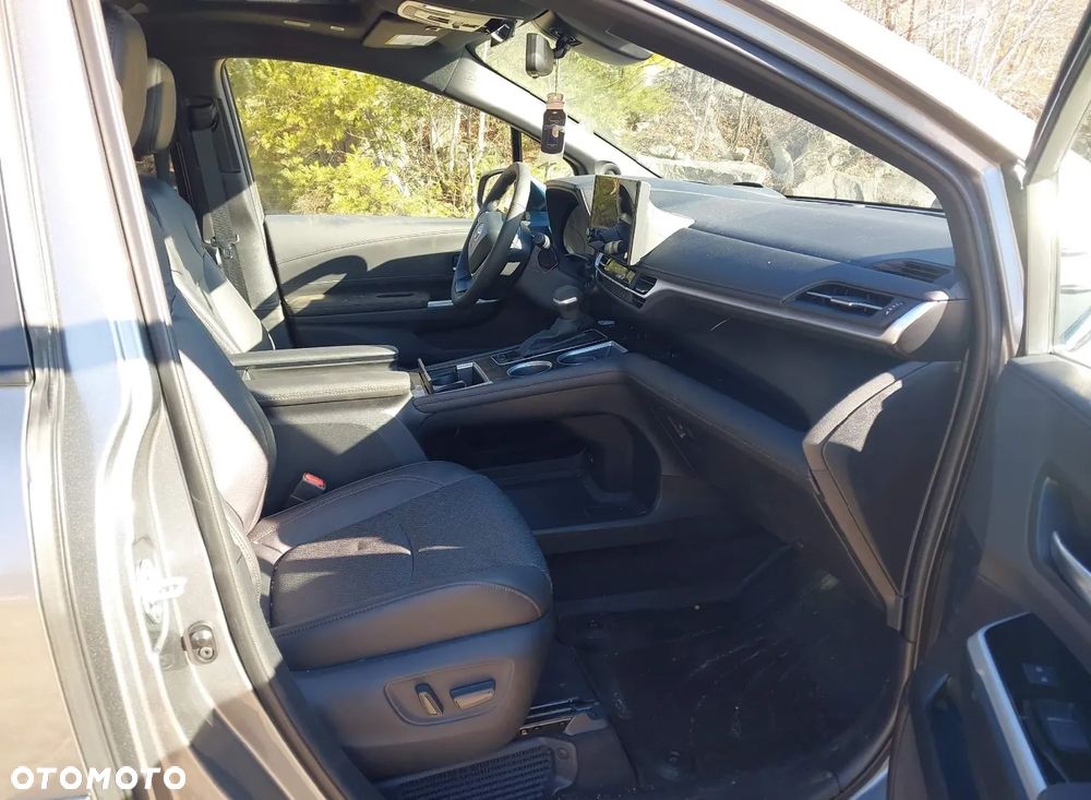 Toyota Sienna - 10