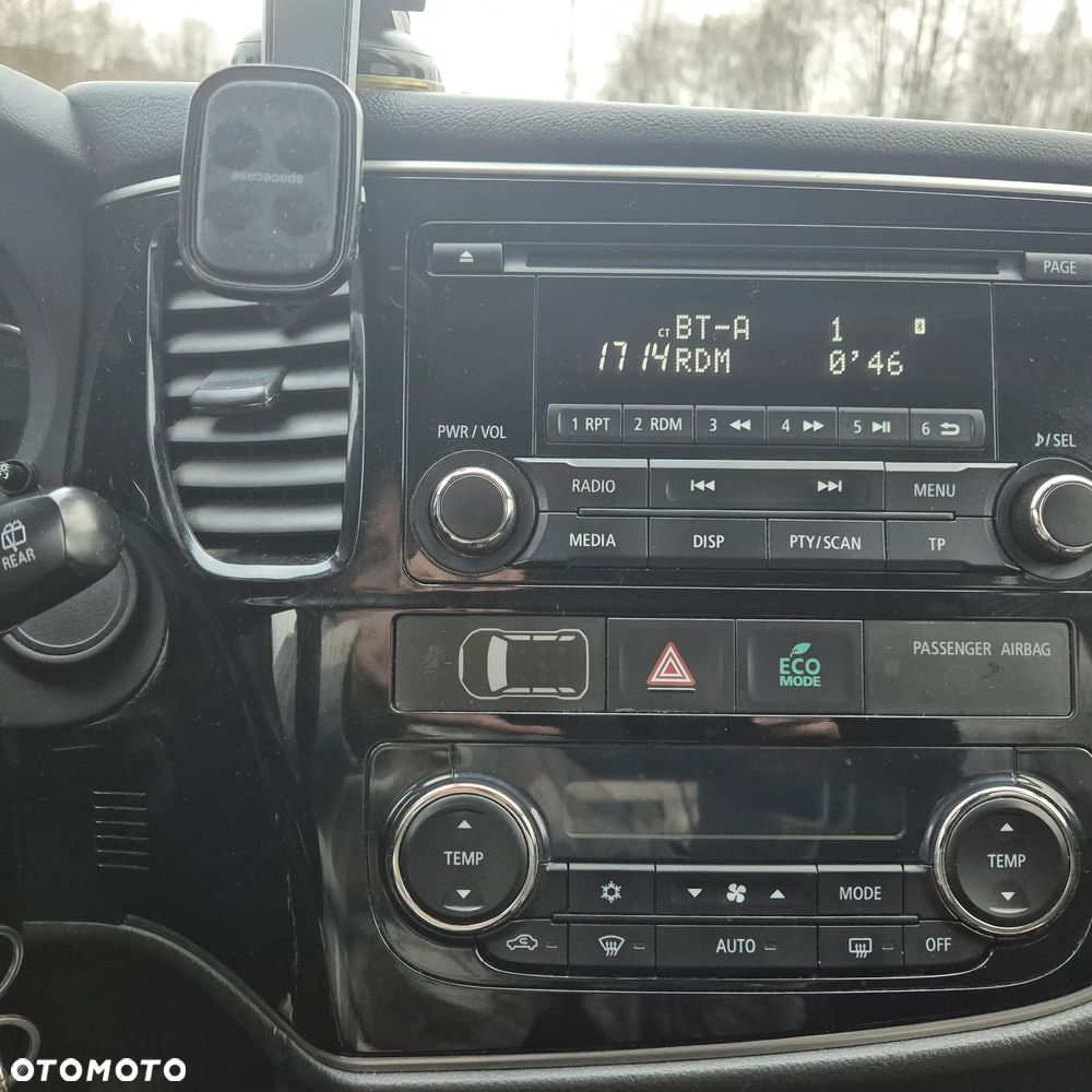 Mitsubishi Outlander - 11