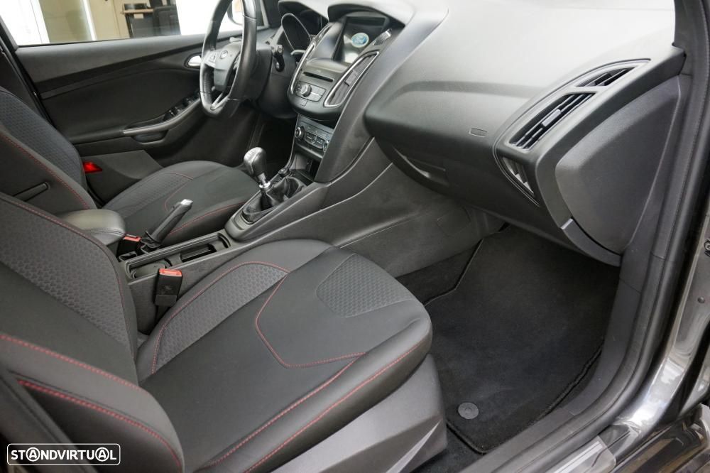 Ford Focus SW 1.0 EcoBoost S&S ST-LINE - 7