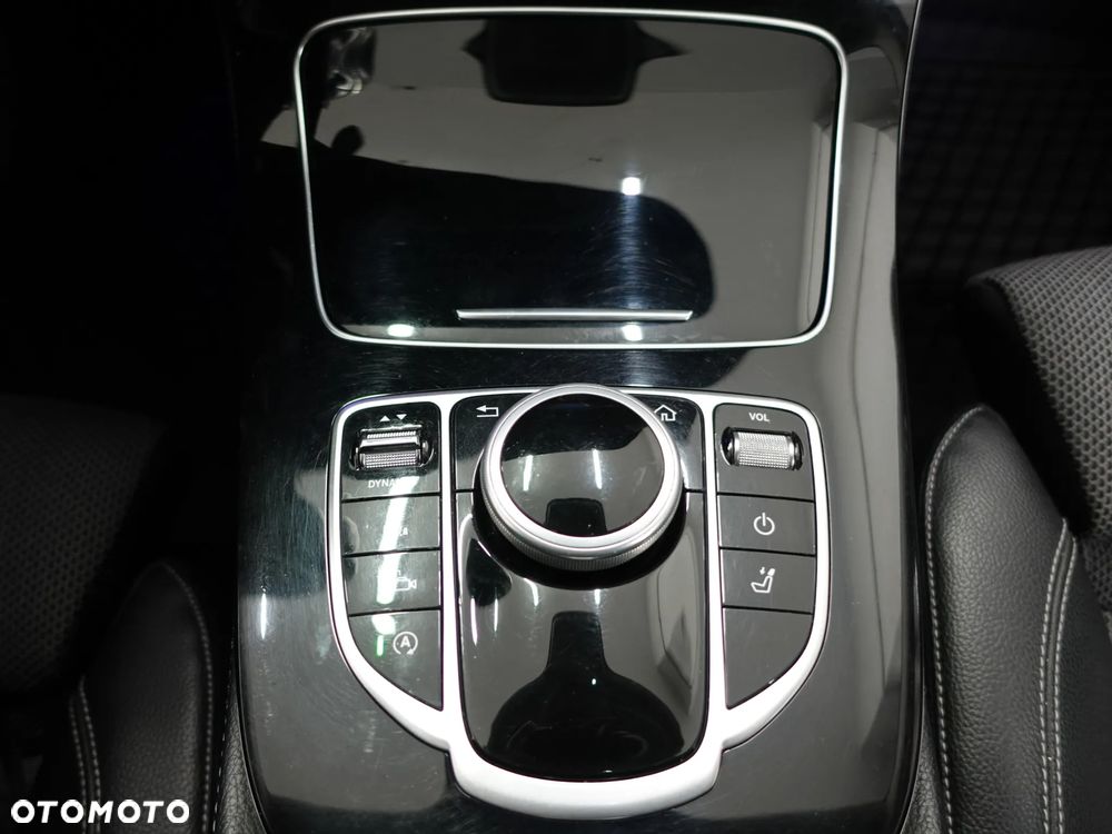 Mercedes-Benz Klasa E 220 d T 9G-TRONIC - 32