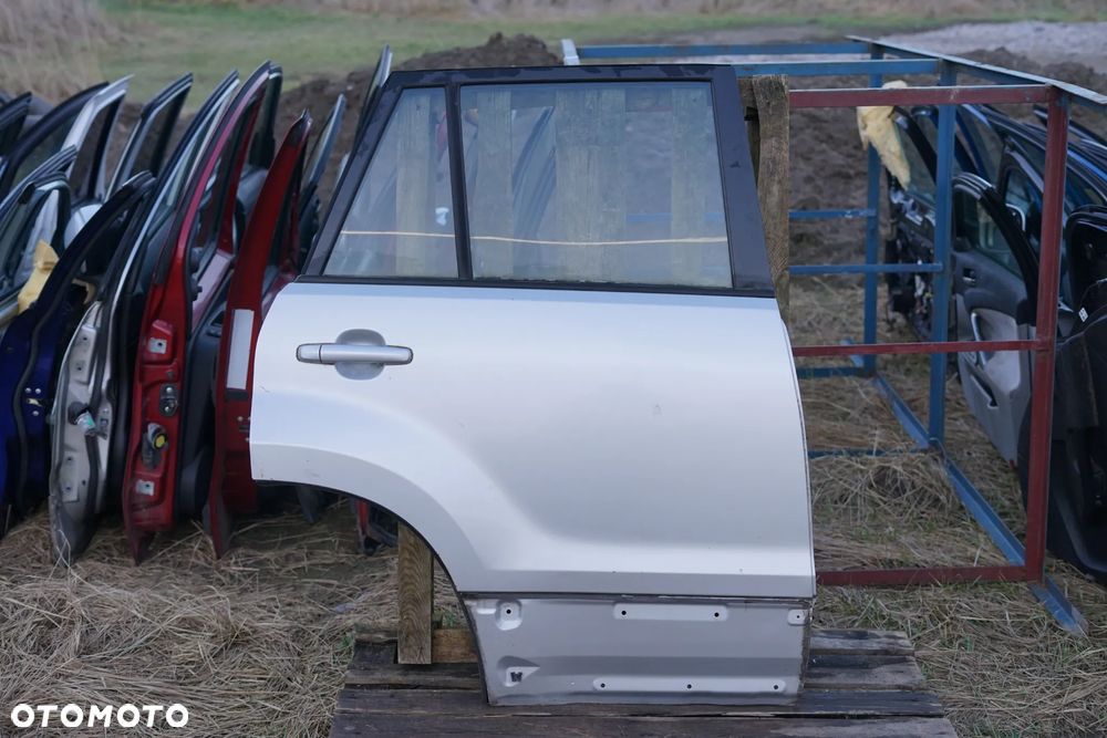 Drzwi tył tylne prawe Suzuki Grand Vitara II 5d Z2S