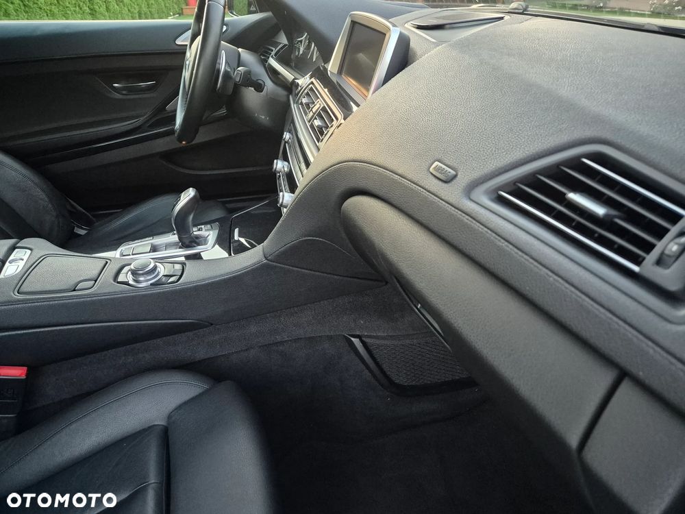 BMW Seria 6 650i - 12