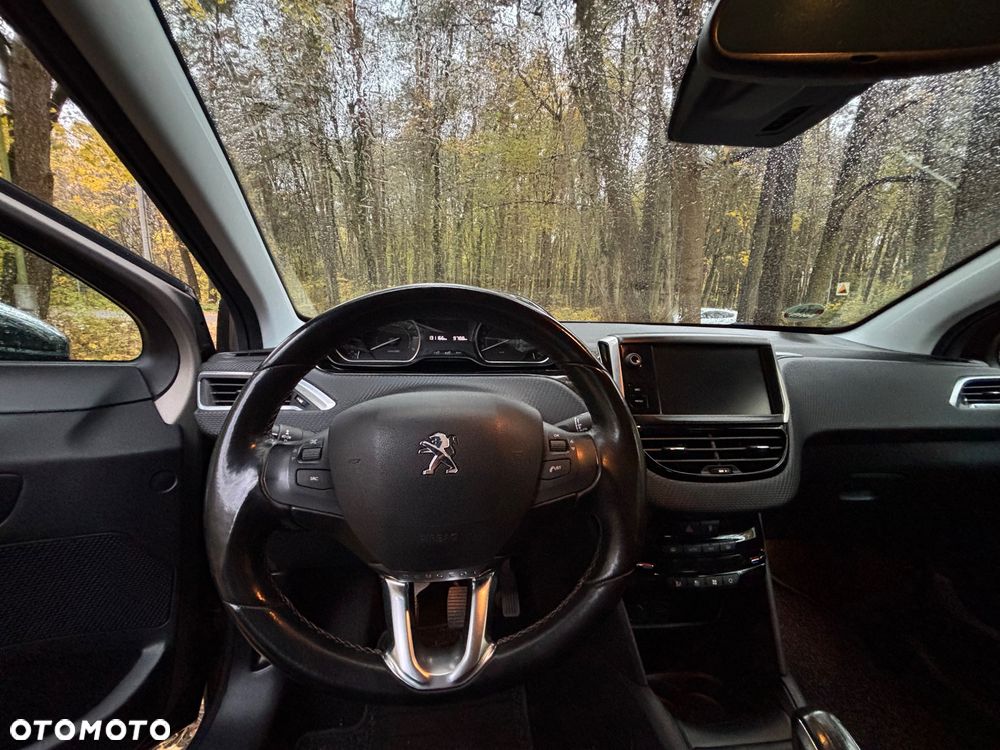 Peugeot 208 - 18