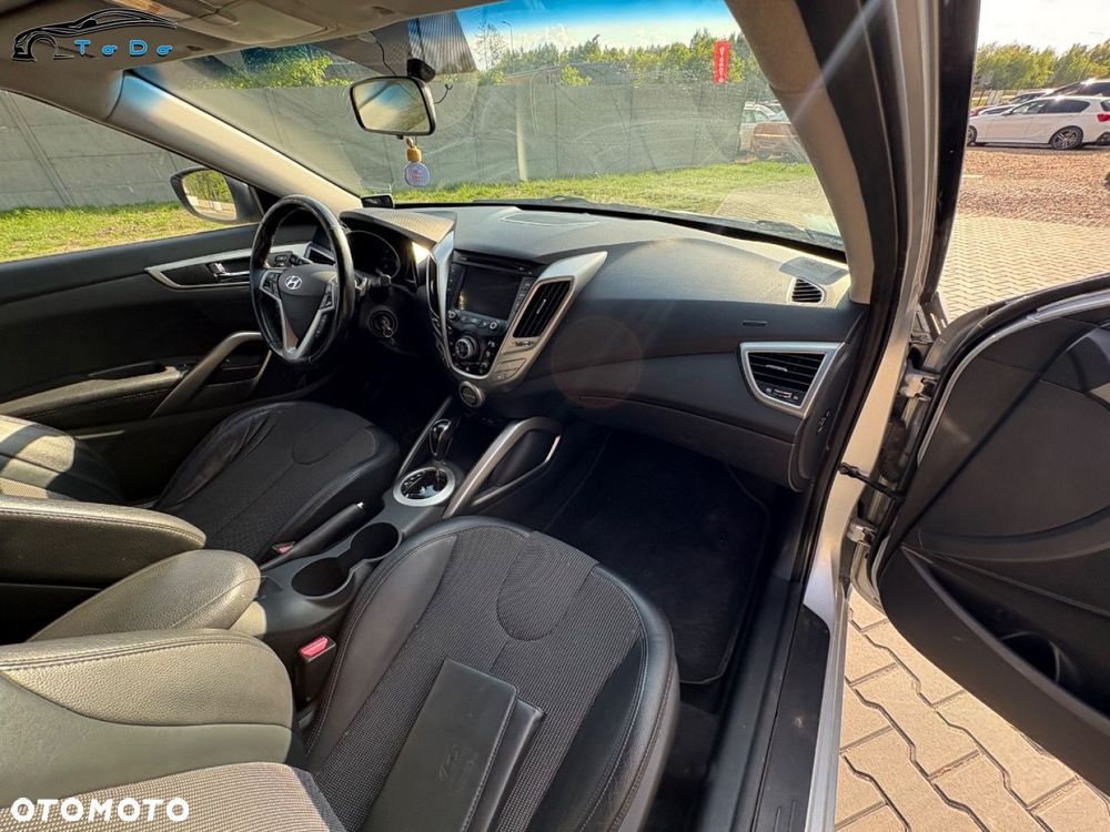 Hyundai Veloster 1.6 GDI Premium - 23