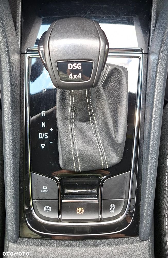 Skoda Karoq 2.0 TSI 4x4 DSG Sportline - 23