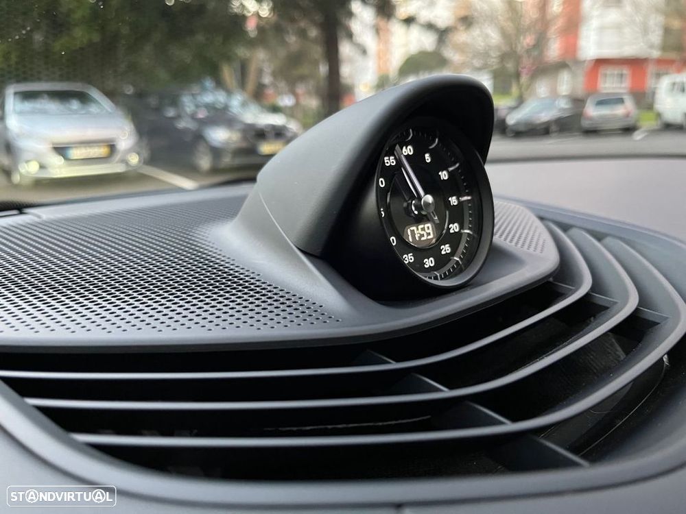 Porsche Taycan Cross Turismo 4S - 32