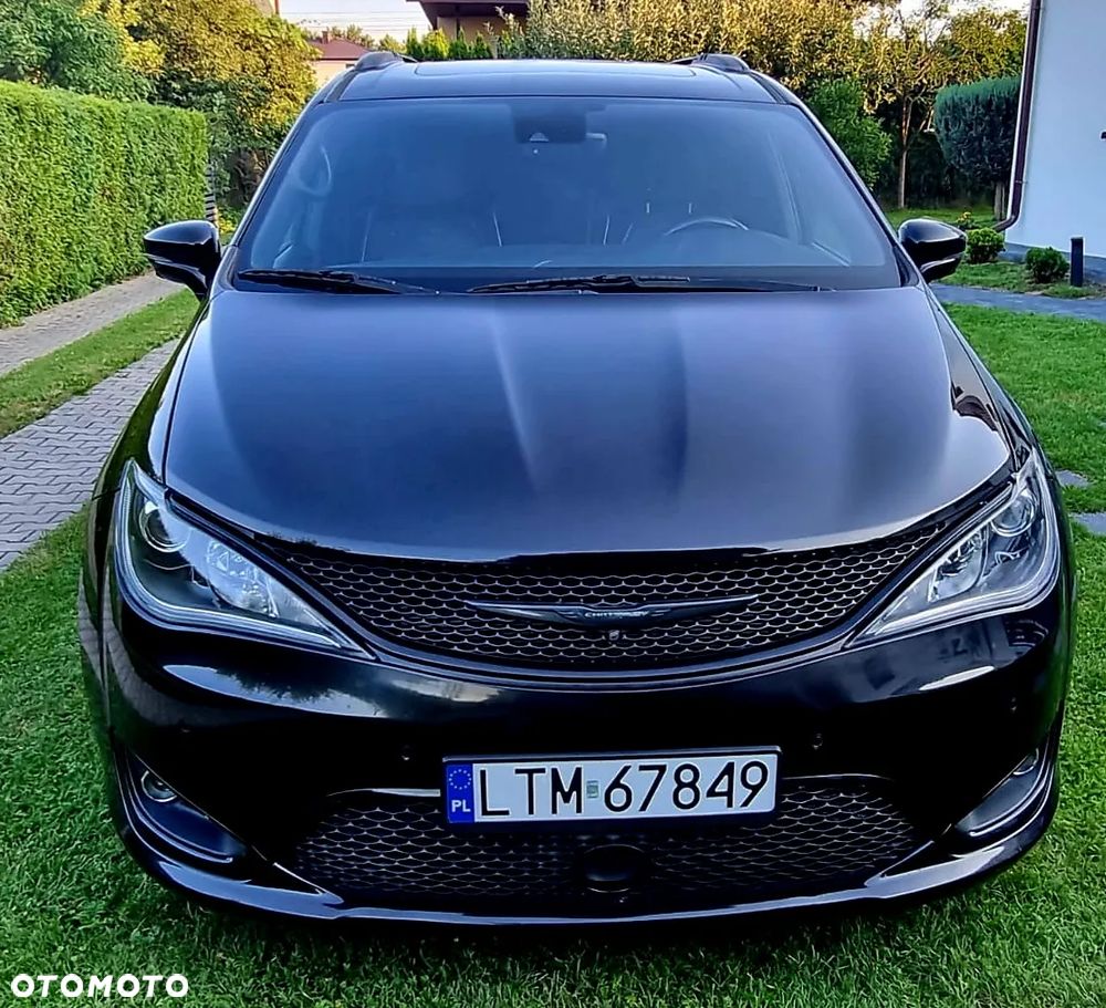 Chrysler Pacifica - 2
