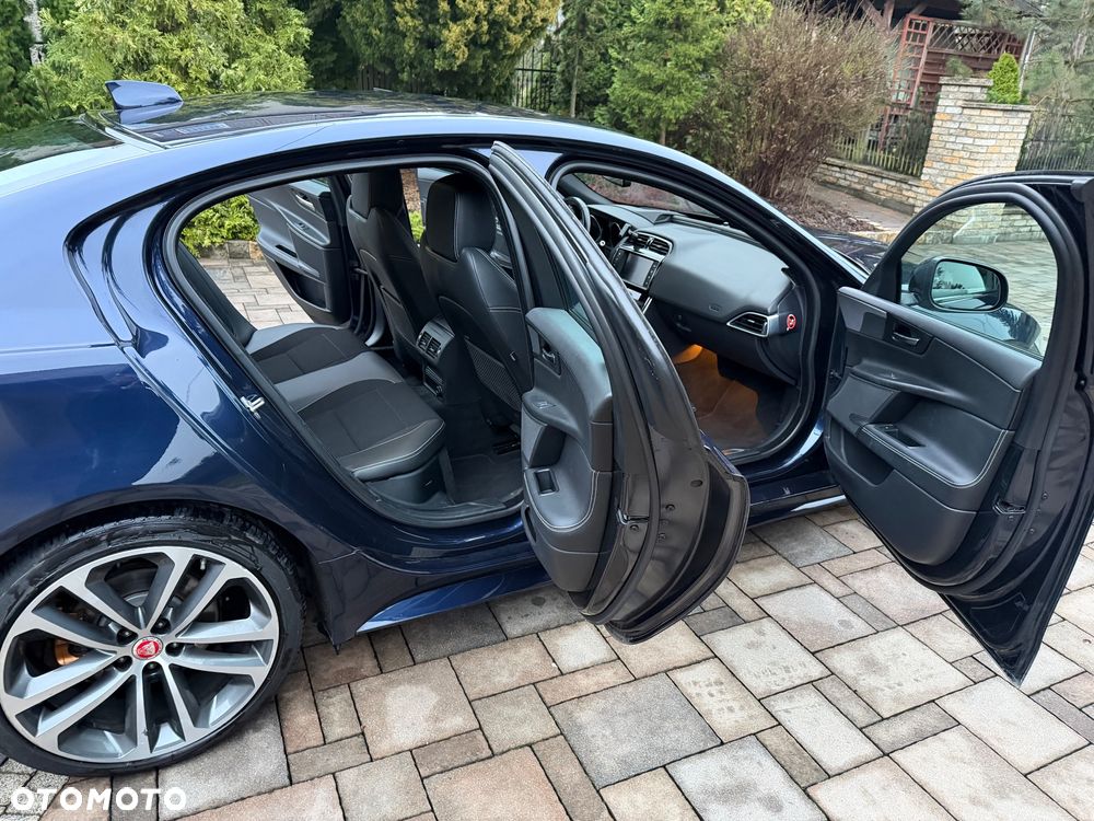 Jaguar XE 20d R-Sport - 21