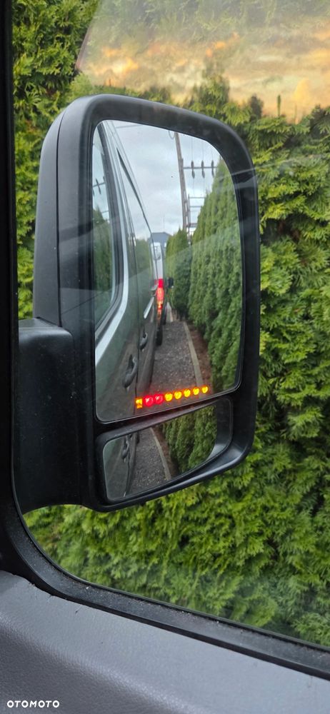 Mercedes-Benz Sprinter - 23