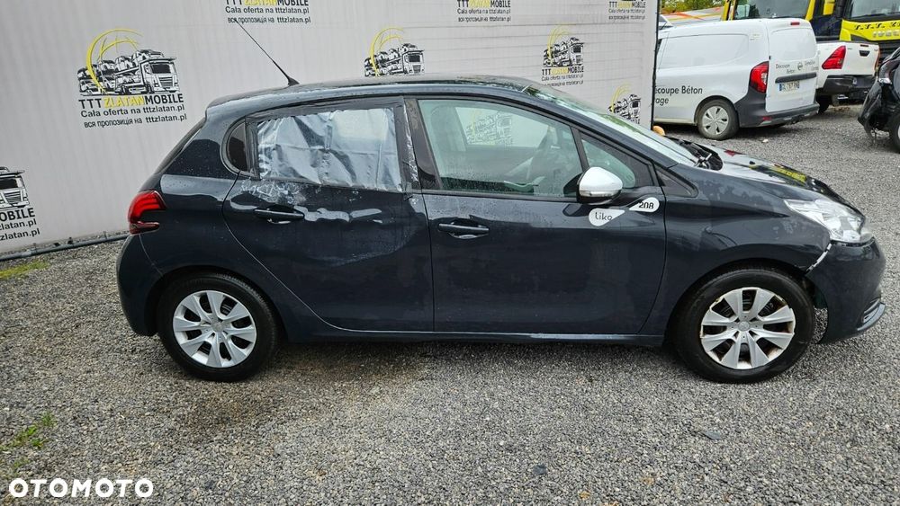 Peugeot 208 - 12