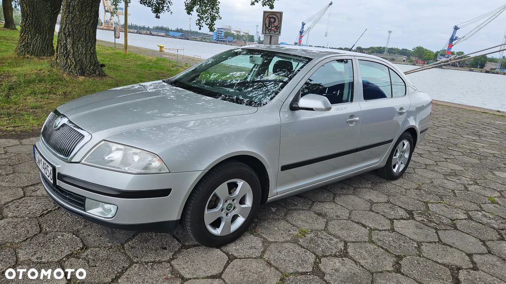 Skoda Octavia 1.6 Ambiente - 3