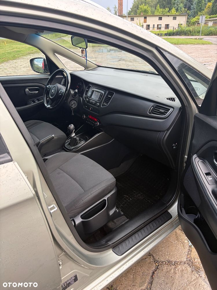 Kia Carens - 18
