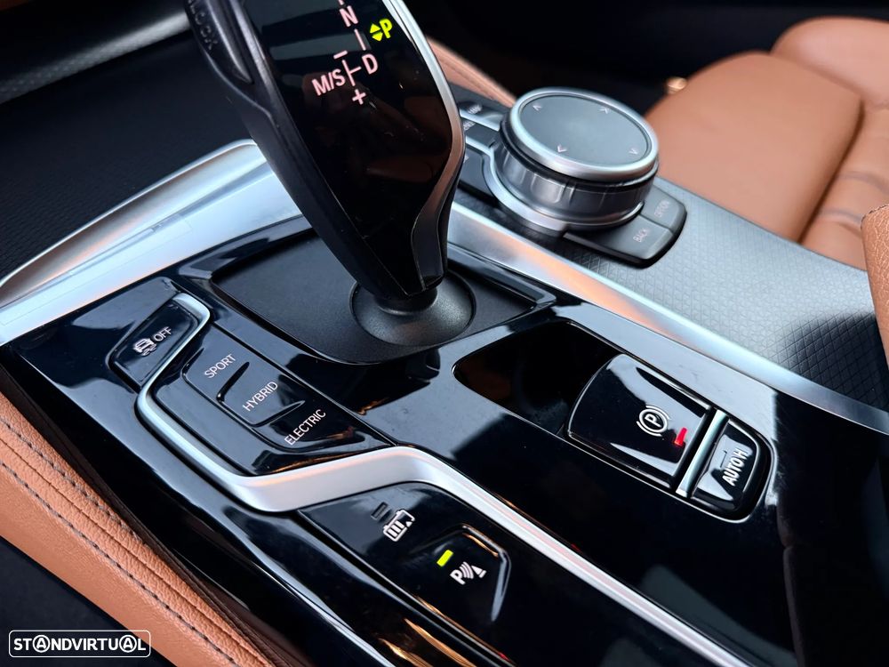BMW 530 e Pack Desportivo M - 37