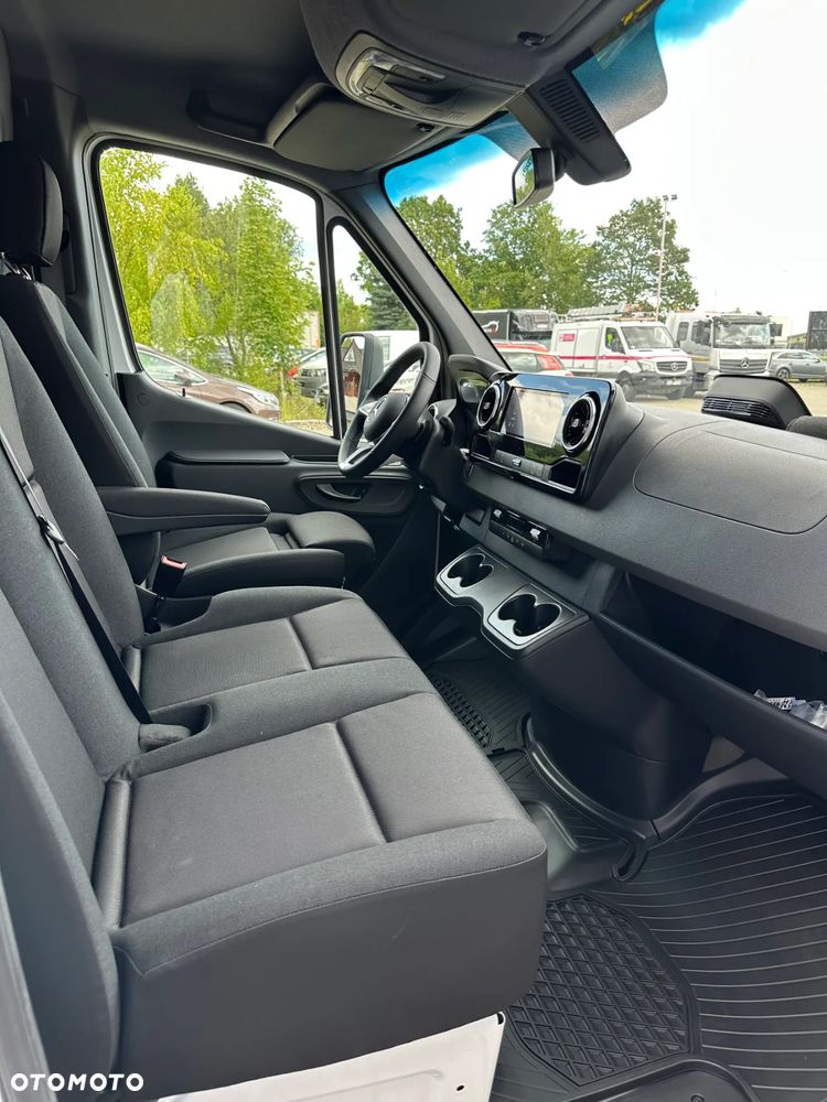 Mercedes-Benz Sprinter - 21