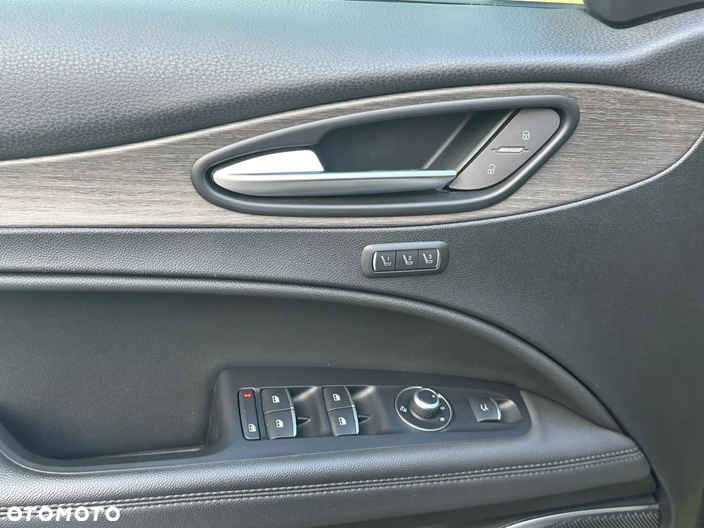 Alfa Romeo Stelvio 2.0 Turbo TI Q4 - 24