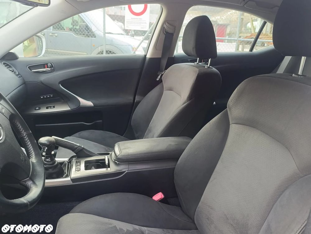 Lexus IS 220d - 8