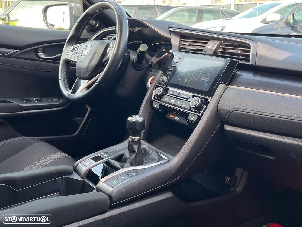 Honda Civic 1.0 i-VTEC Executive Premium - 28
