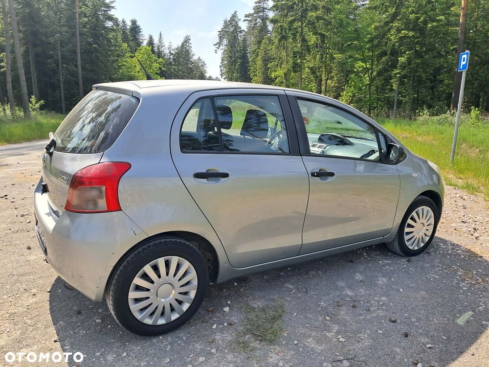 Toyota Yaris - 4