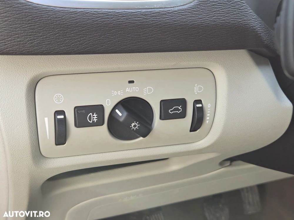 Volvo V40 D2 R Design - 26