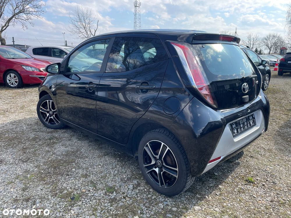 Toyota Aygo x-play - 3