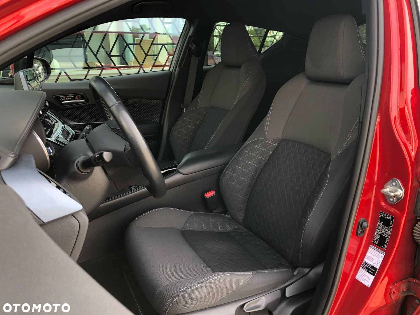 Toyota C-HR - 6