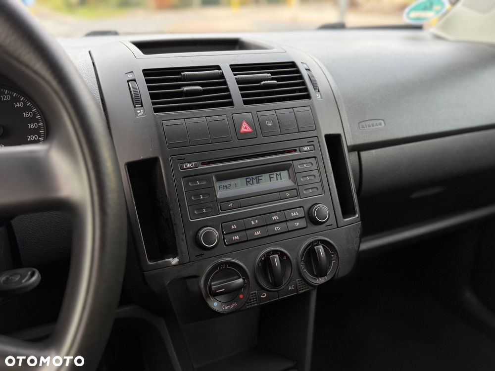 Volkswagen Polo 1.4 16V Comfortline - 17