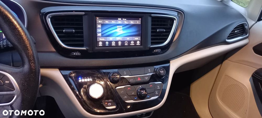 Chrysler Pacifica - 8