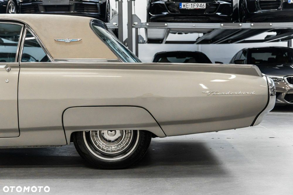 Ford Thunderbird - 13