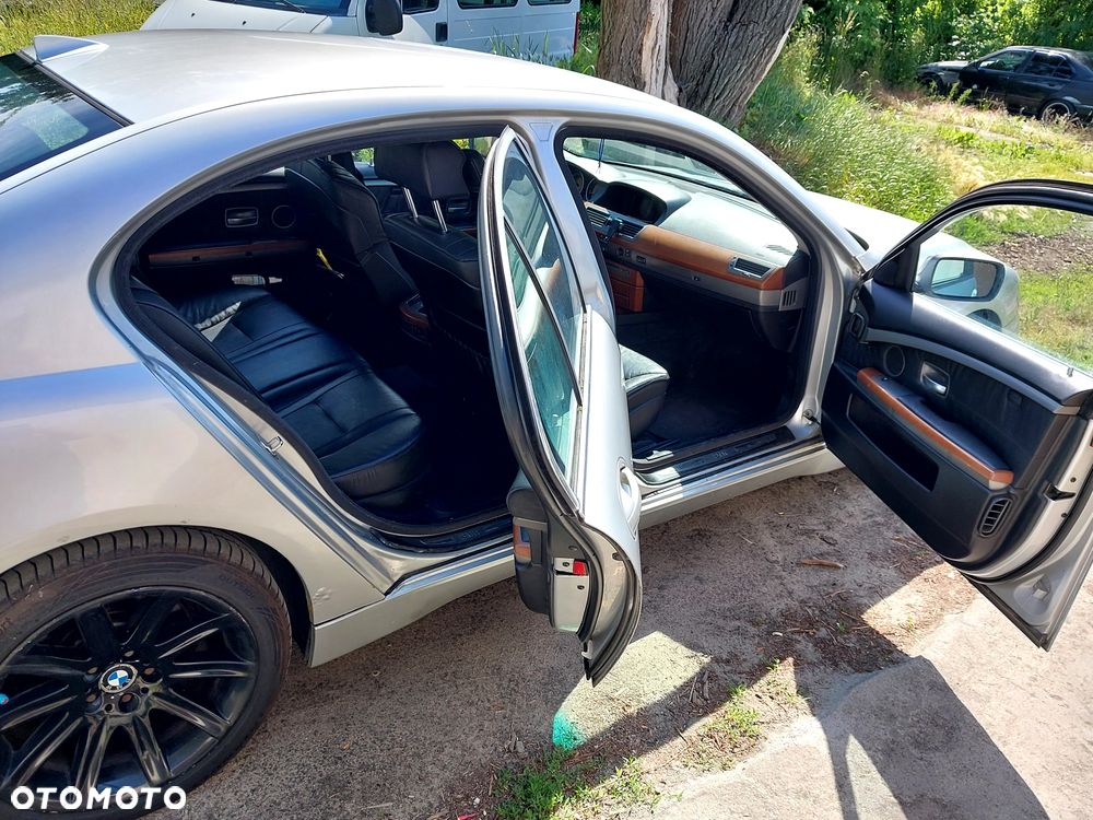 BMW Seria 7 745i - 3