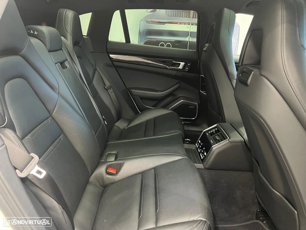 Porsche Panamera Sport Turismo 4 E-Hybrid - 38