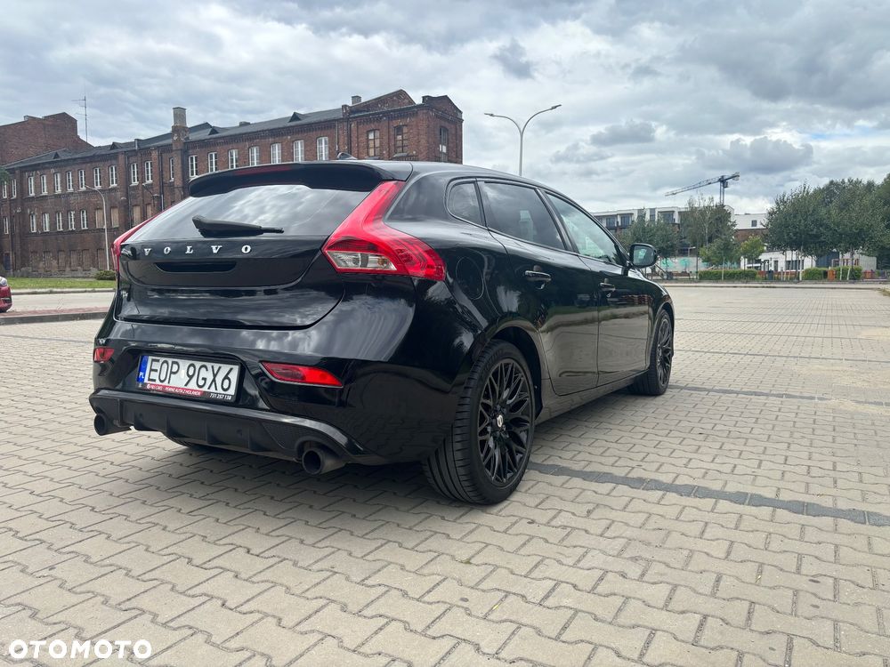 Volvo V40 D2 R-Design - 3