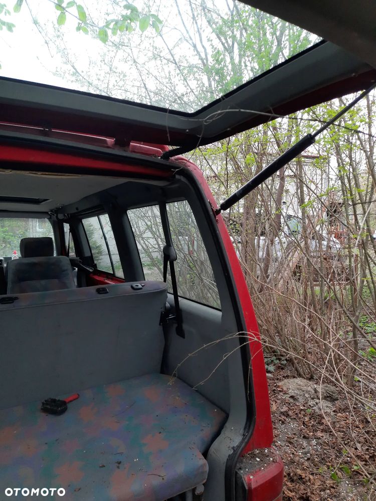 Volkswagen Multivan - 12