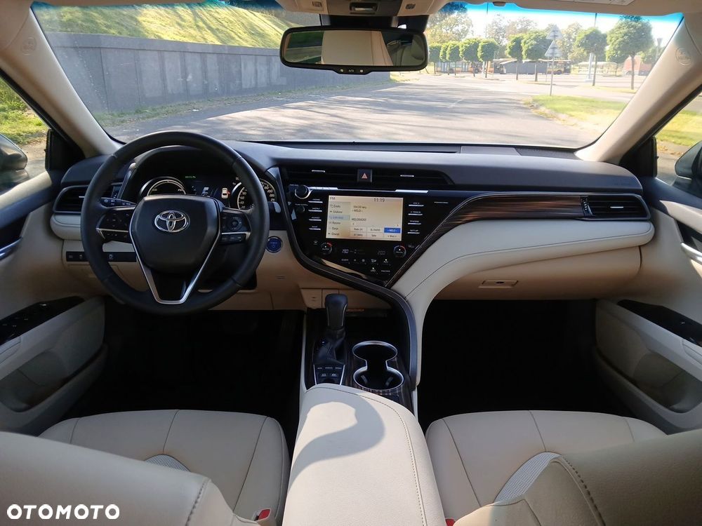 Toyota Camry 2.5 Hybrid Executive CVT - 24