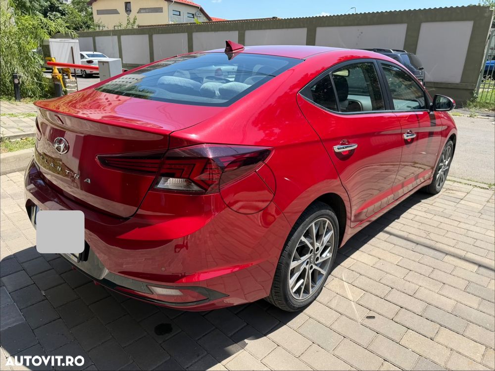 Hyundai Elantra - 4