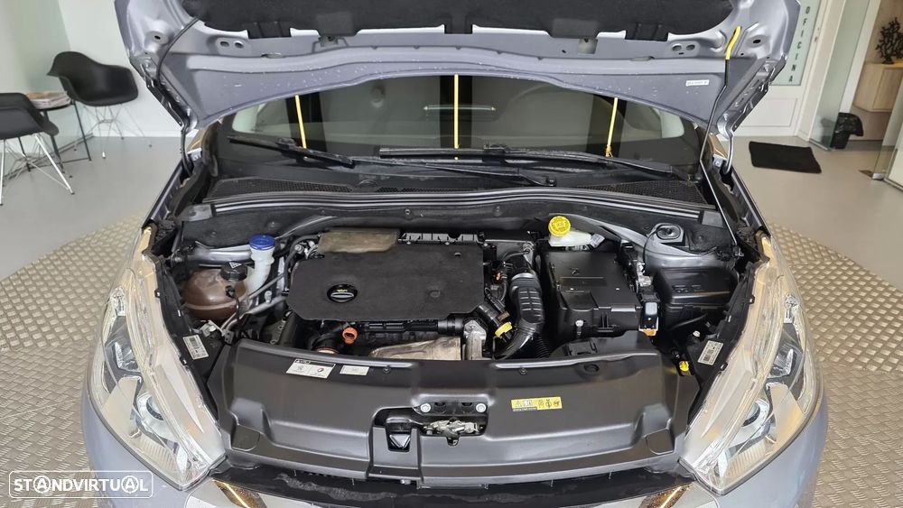 Peugeot 208 1.5 BlueHDi Signature - 28