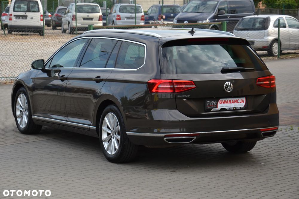 Volkswagen Passat - 13