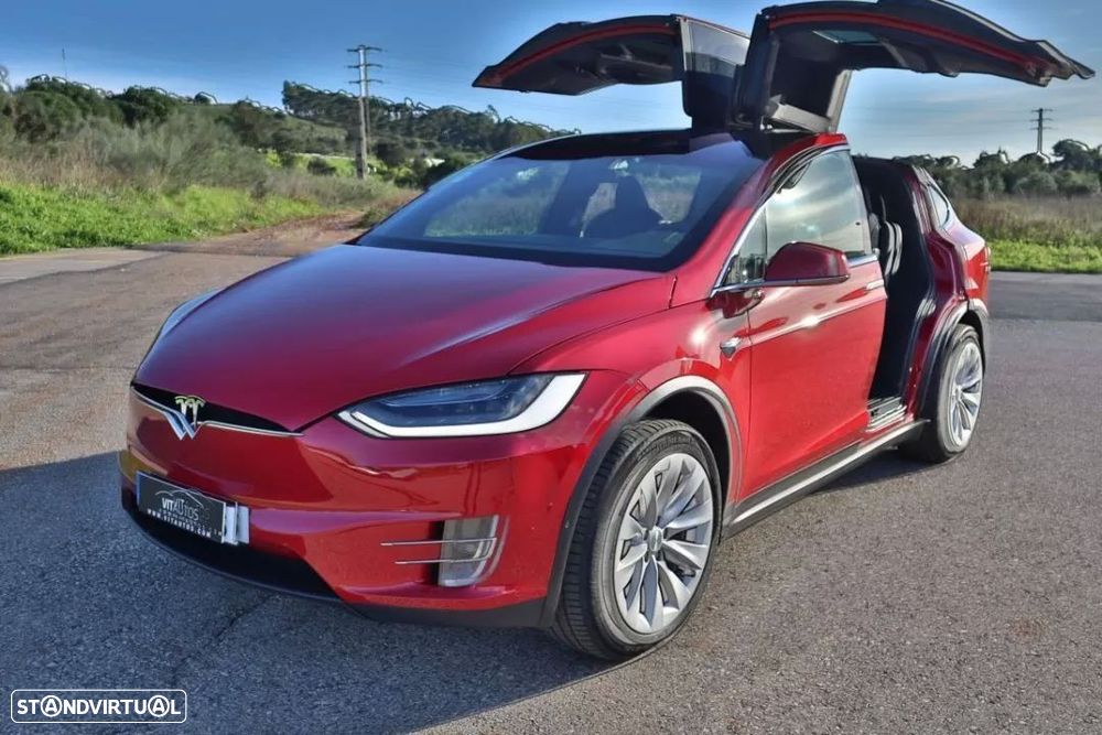 Tesla Model X - 19