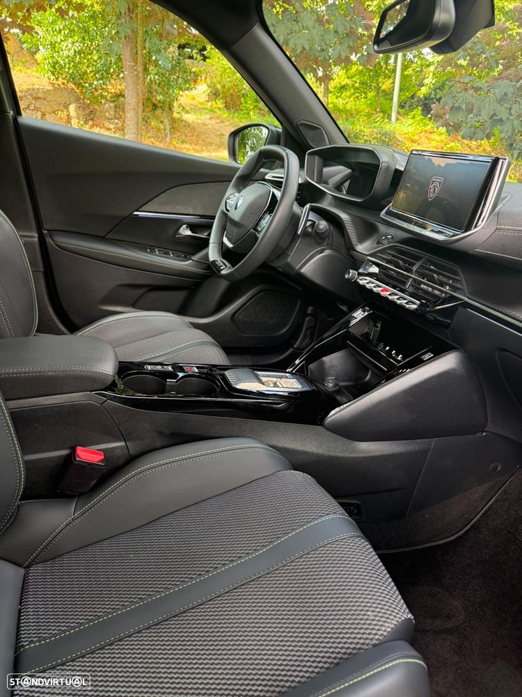 Peugeot 2008 1.2 Hybrid Style e-DCS6 - 11